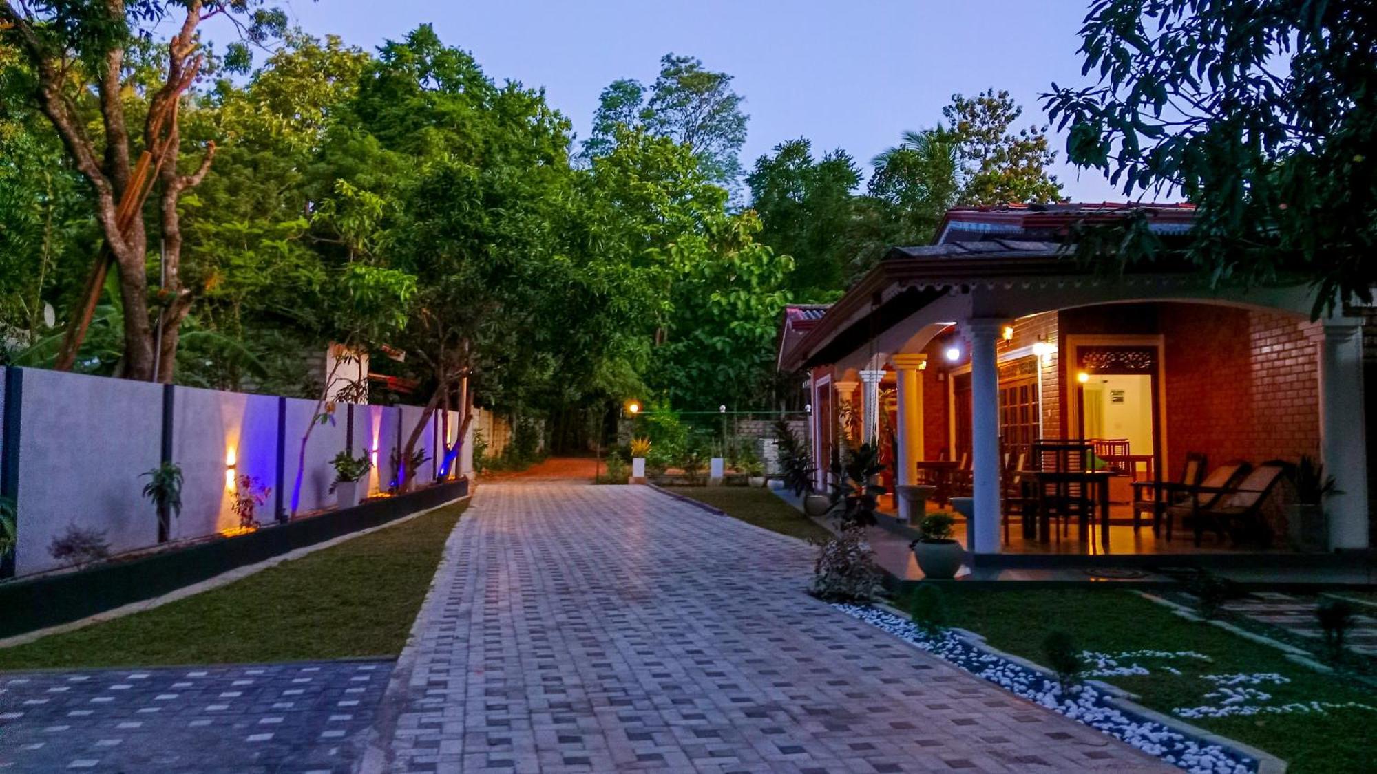 Sigiri Thilanka Rest Sigiriya Hotel Exterior photo