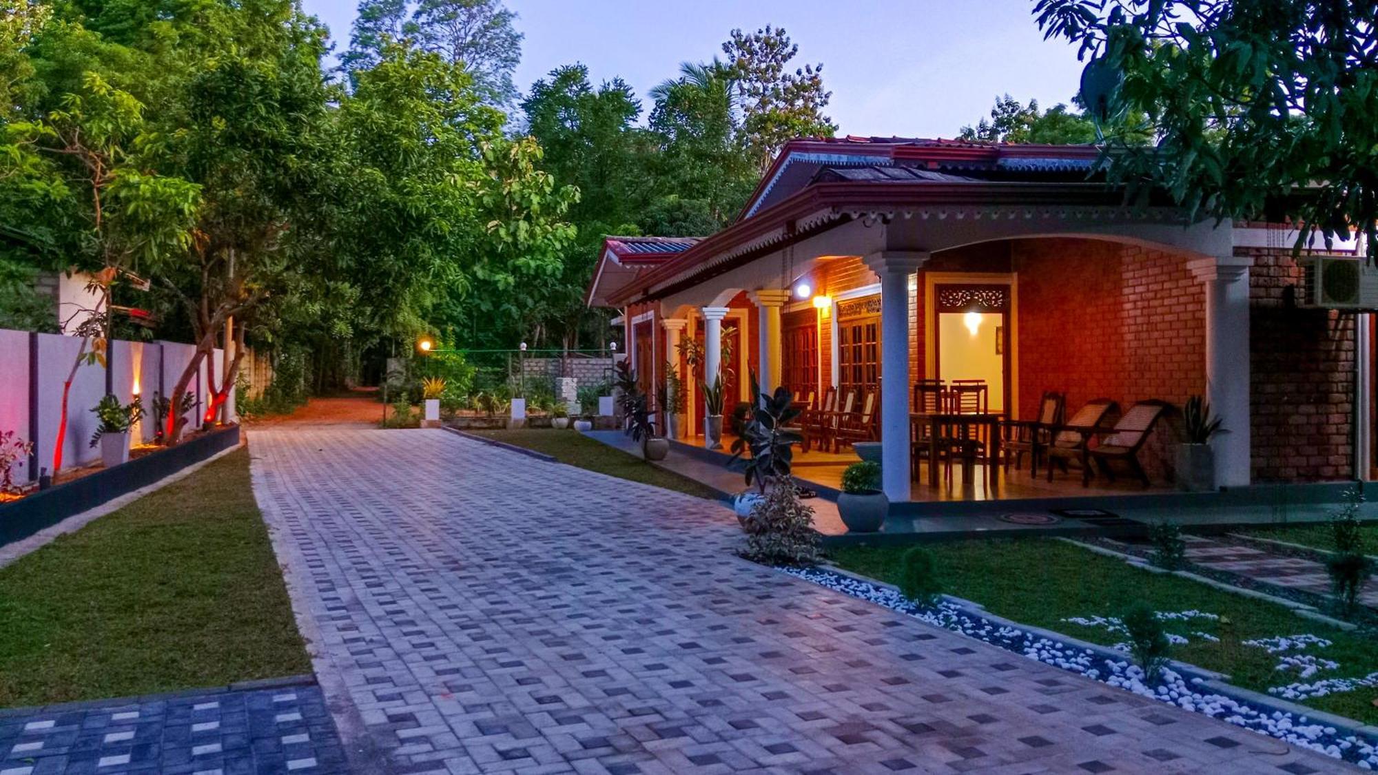 Sigiri Thilanka Rest Sigiriya Hotel Exterior photo